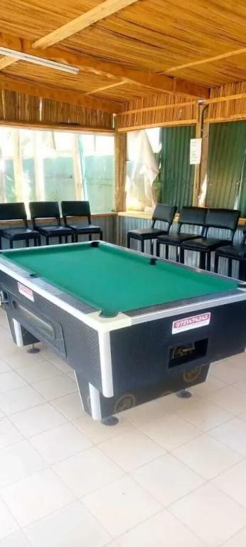 фото White House Lounge & Accommodation
