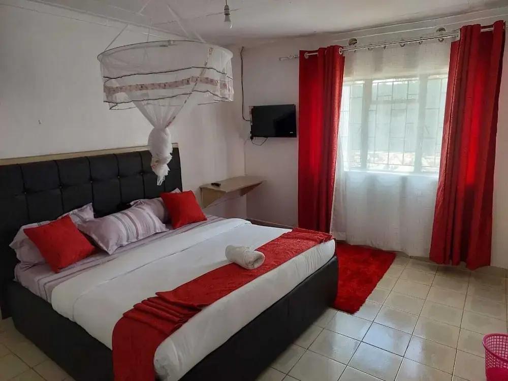 фото White House Lounge & Accommodation