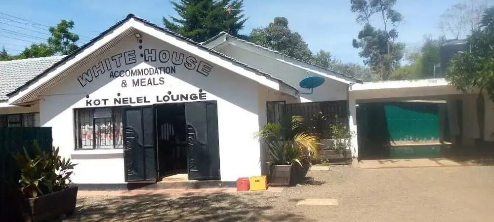 фото White House Lounge & Accommodation