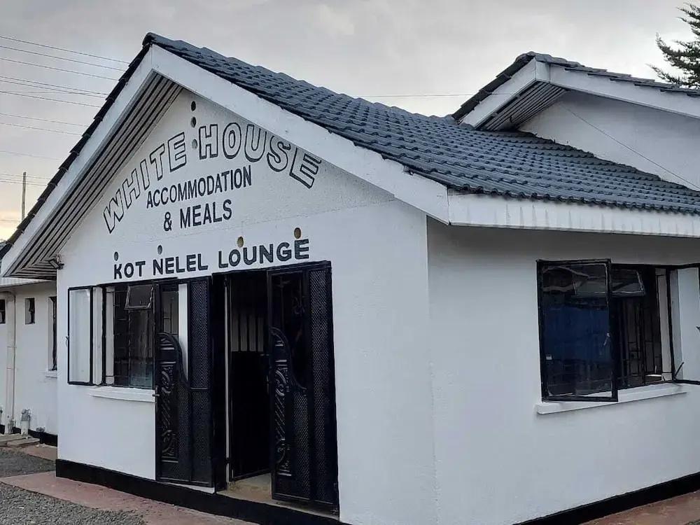 фото White House Lounge & Accommodation