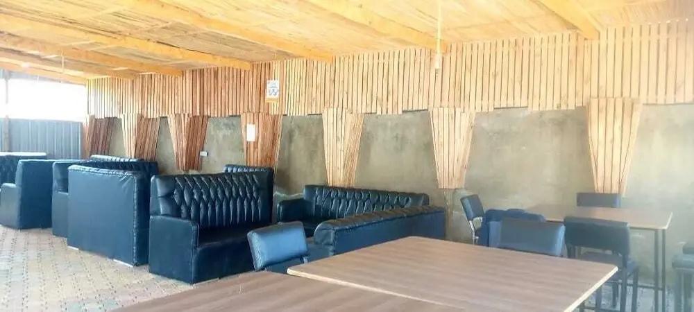 фото White House Lounge & Accommodation