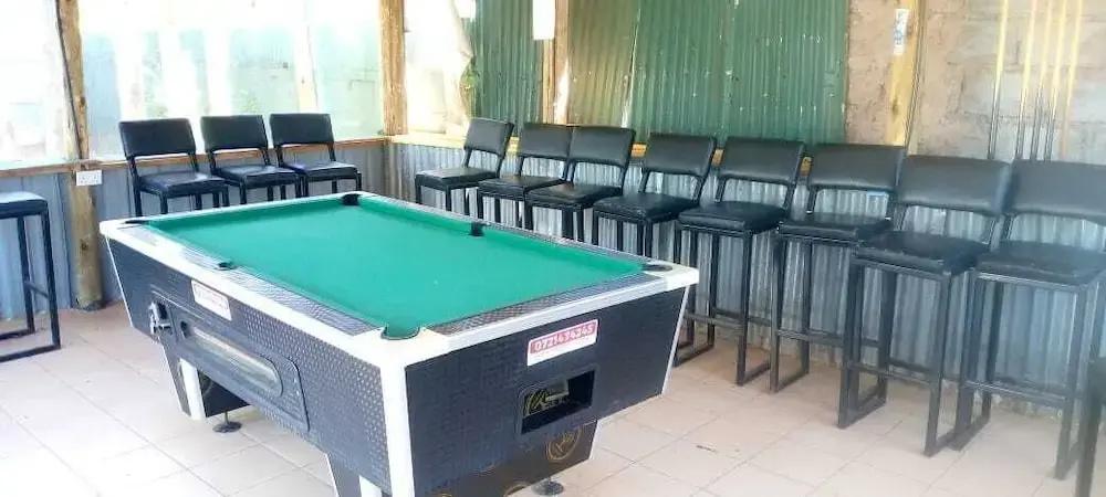 фото White House Lounge & Accommodation
