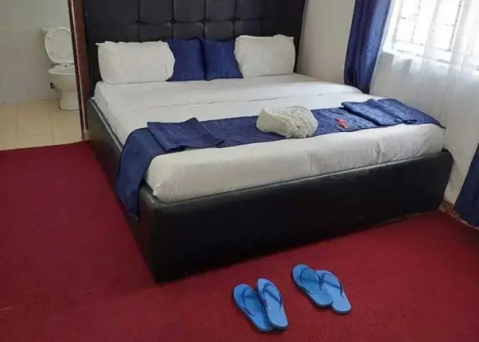 White House Lounge & Accommodation