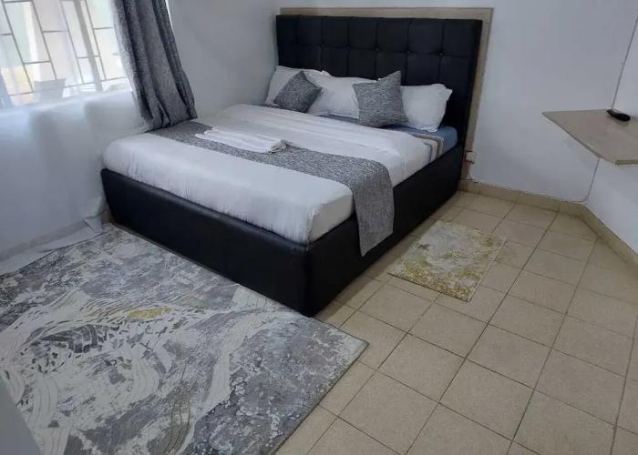White House Lounge & Accommodation