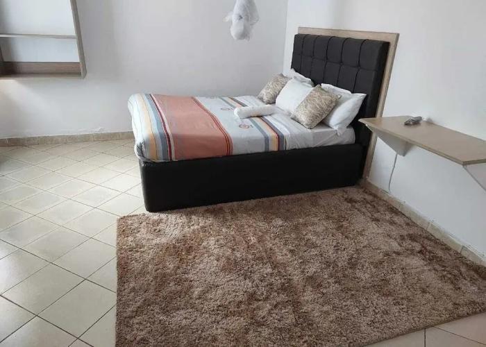 White House Lounge & Accommodation