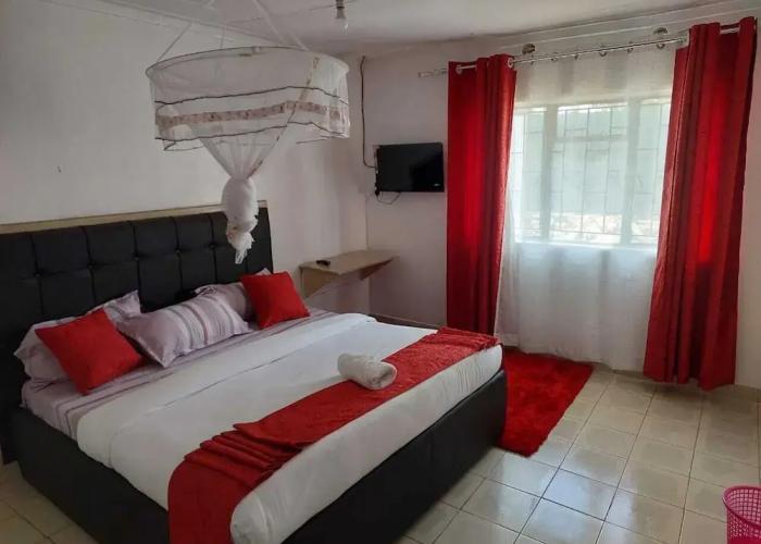 White House Lounge & Accommodation