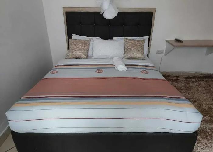 White House Lounge & Accommodation