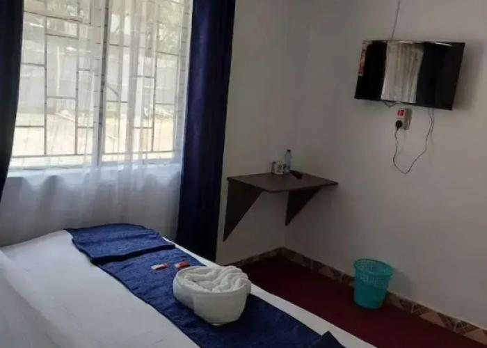 White House Lounge & Accommodation