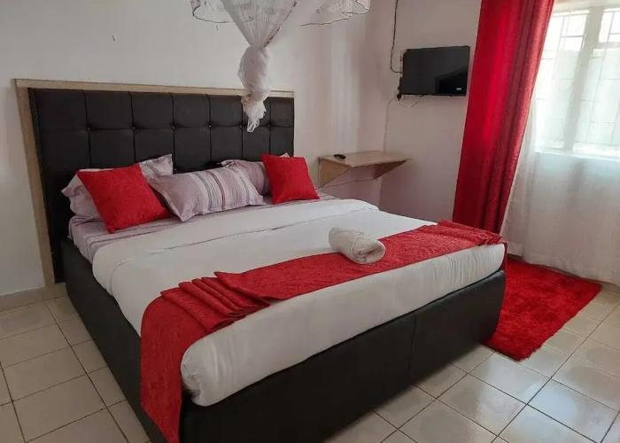 White House Lounge & Accommodation