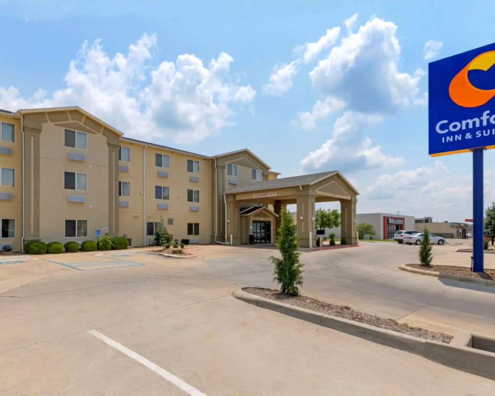 Comfort Inn & Suites Ponca City near Marland Mansion
