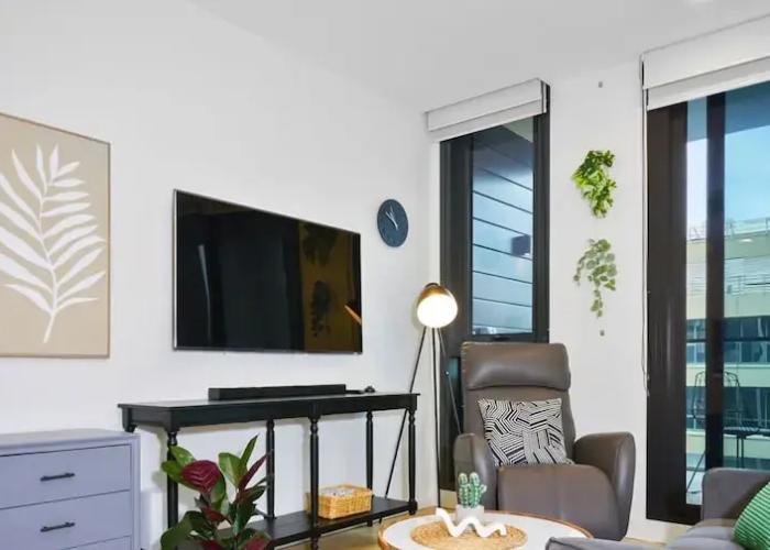 Kozyguru | Moonee Ponds | Modern 1 Bed Apt Parking
