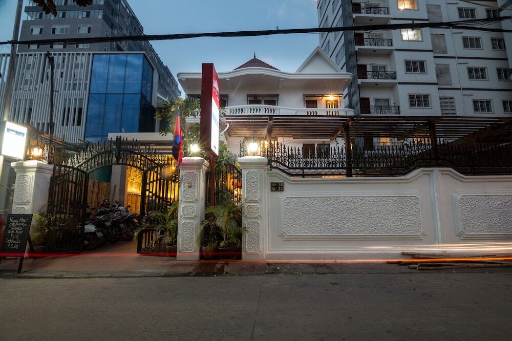 Poolside Villa - Hostel