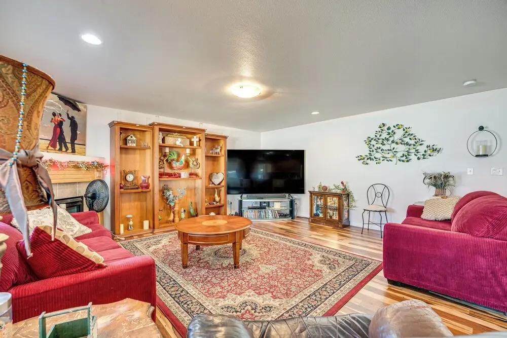 1 Mi to Moses Lake: Home w/ Private Yard & Hot Tub