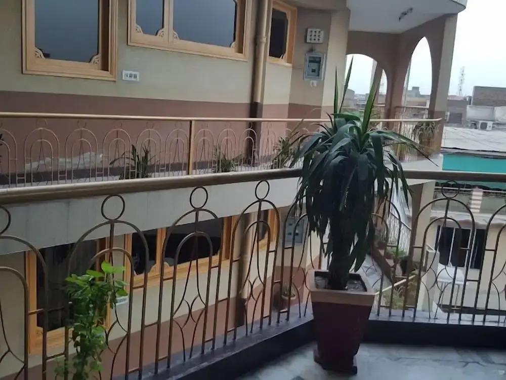 Hotel Spogmay & Kehkeshan Restaurent