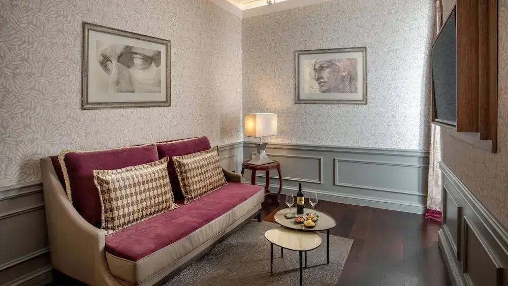 фото The Inn at the Spanish Steps Elegant Collection - Spanish Steps Suites Apartment