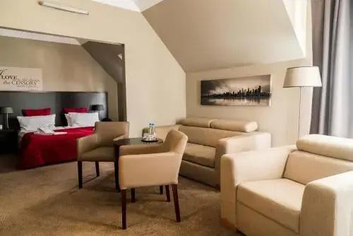Comm Hotel