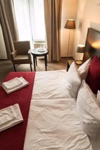 Comm Hotel