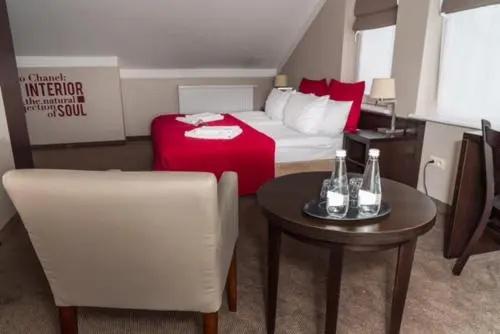 Comm Hotel