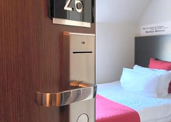 Comm Hotel