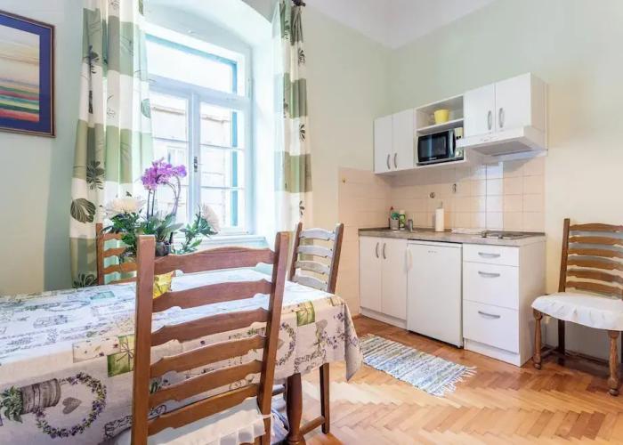 Traditional apartment Bacvice, 3 min walk to the beach