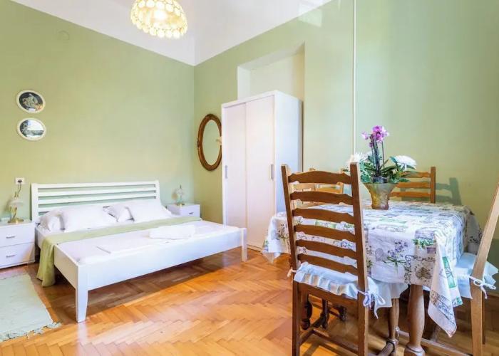 Traditional apartment Bacvice, 3 min walk to the beach