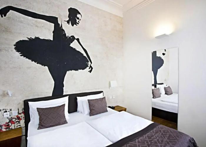 Golden Crown Hotel