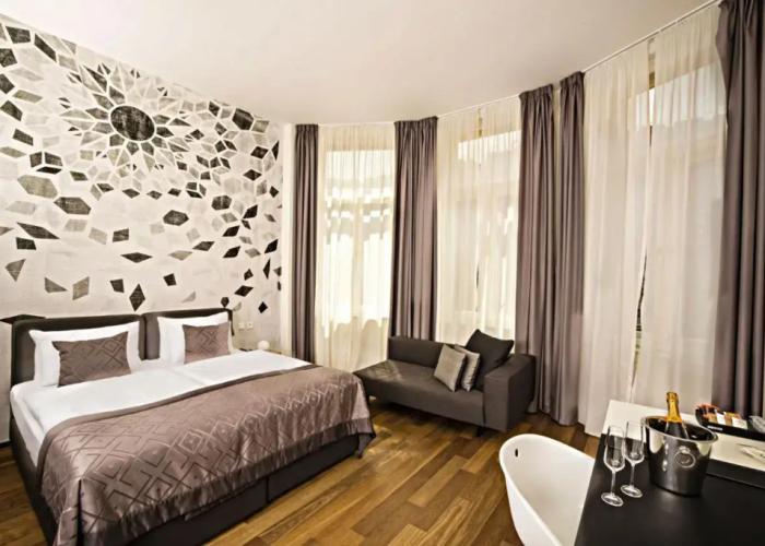 Golden Crown Hotel