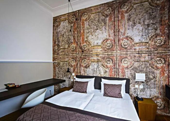 Golden Crown Hotel