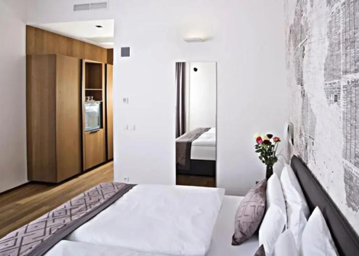 Golden Crown Hotel