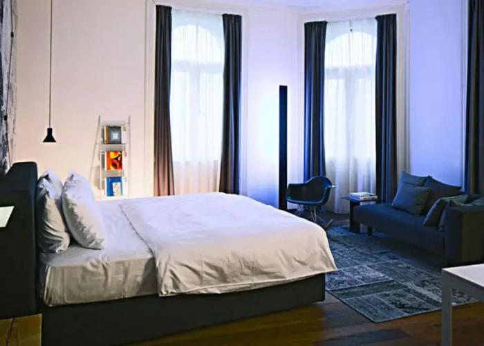 Golden Crown Hotel
