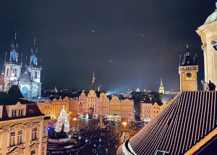 The Old Town Square & Parizska Apartments