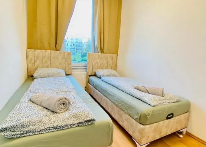 Rooms in Cozy 4BR Shared Apt Central