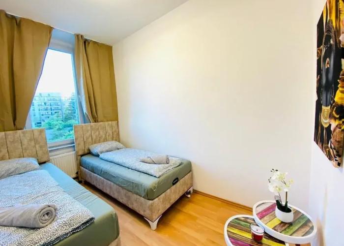 Rooms in Cozy 4BR Shared Apt Central
