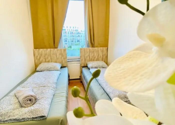 Rooms in Cozy 4BR Shared Apt Central