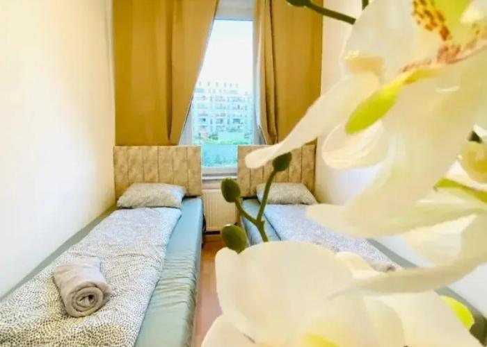 Rooms in Cozy 4BR Shared Apt Central