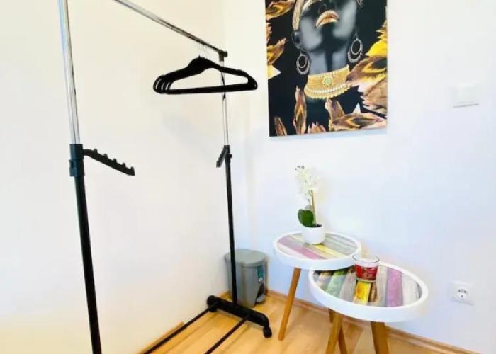 Rooms in Cozy 4BR Shared Apt Central