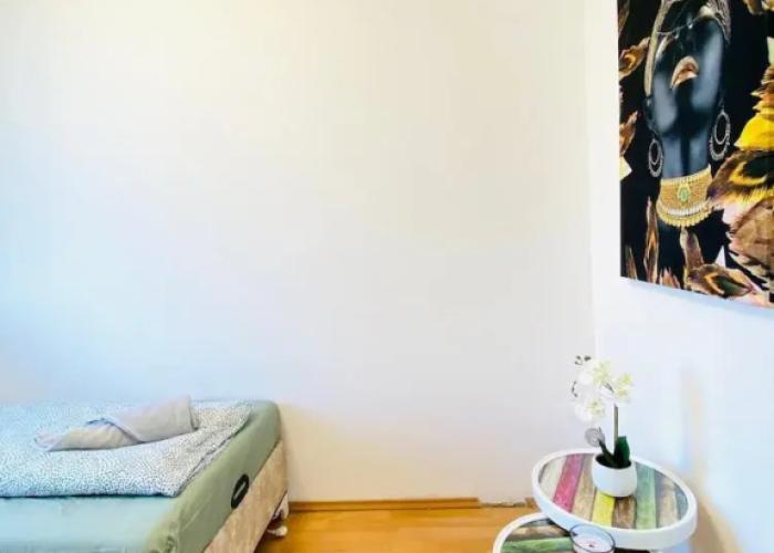 Rooms in Cozy 4BR Shared Apt Central