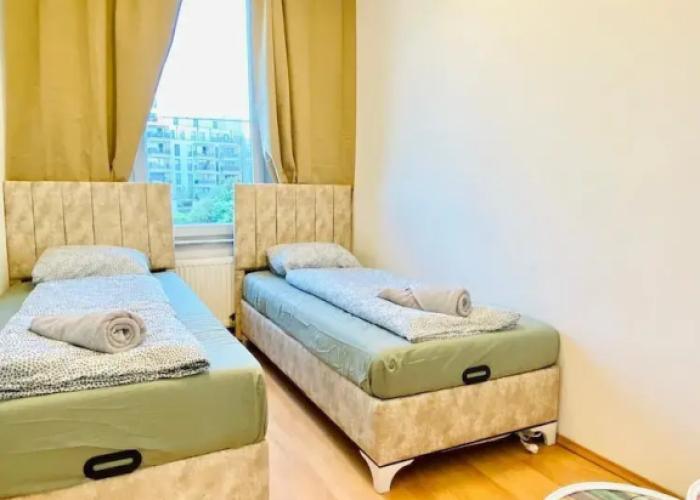 Rooms in Cozy 4BR Shared Apt Central