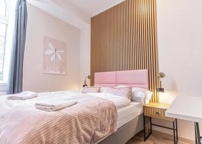 4BR Apt. for Groups 6-Min to Stadthalle