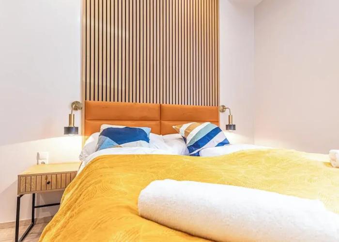 4BR Apt. for Groups 6-Min to Stadthalle