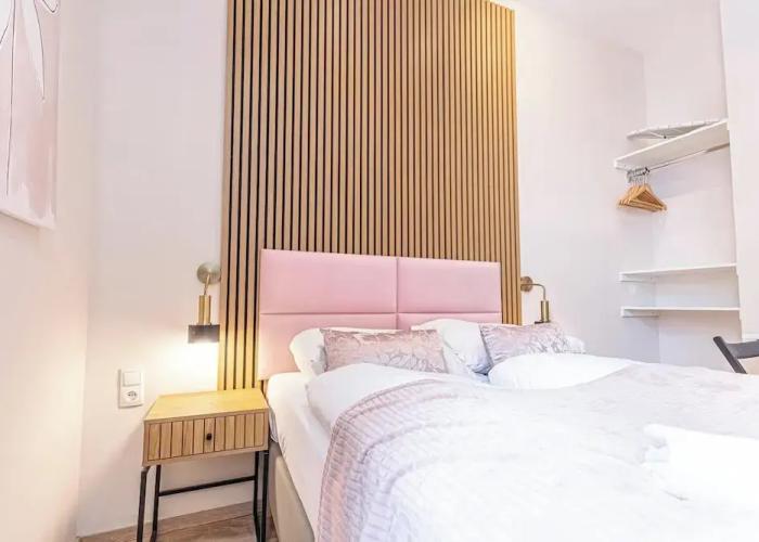4BR Apt. for Groups 6-Min to Stadthalle