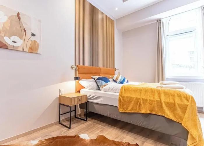 4BR Apt. for Groups 6-Min to Stadthalle