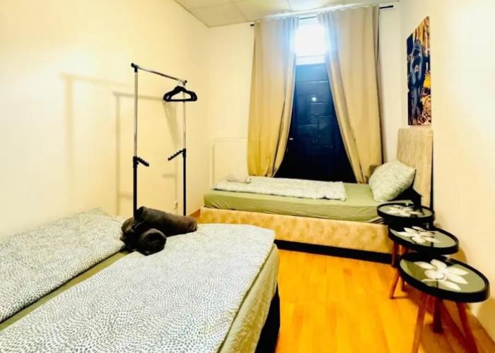 Cozy 2BR Apt Sleeps 6 Direct City Access