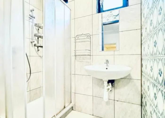 Cozy 2BR Apt Sleeps 6 Direct City Access