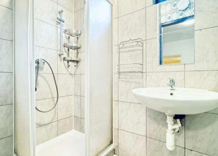 Cozy 2BR Apt Sleeps 6 Direct City Access