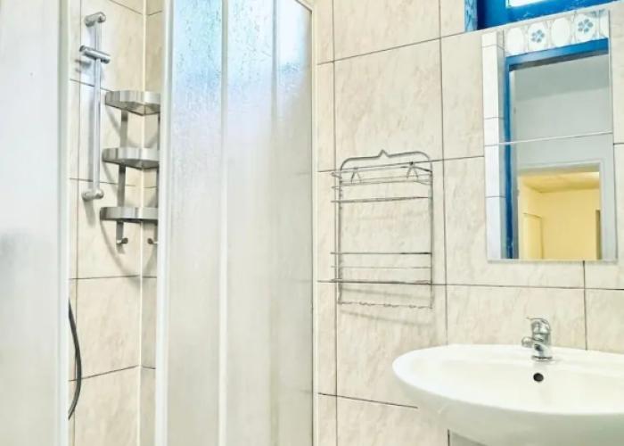 Cozy 2BR Apt Sleeps 6 Direct City Access