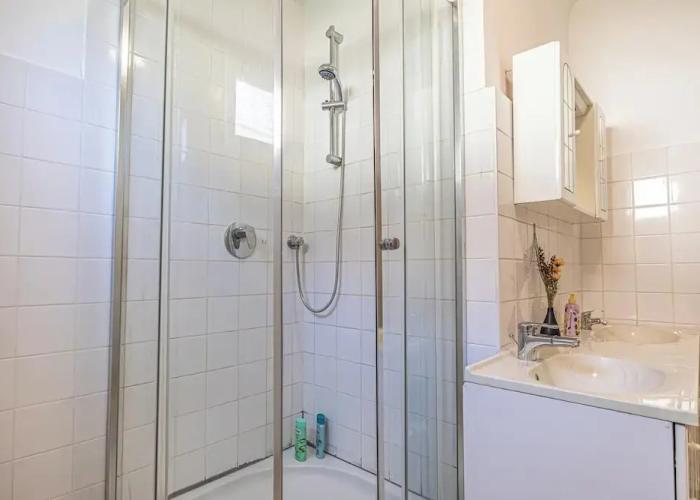 Cozy House  Terrace &Garden  Sleeps 34