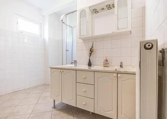 Cozy House  Terrace &Garden  Sleeps 34
