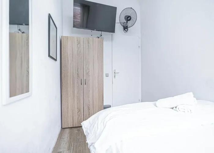 Cozy Room Shared Apt Millennium Tower
