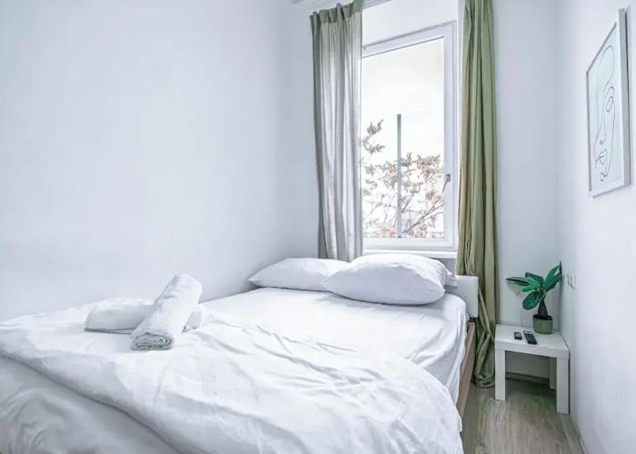 Cozy Room Shared Apt Millennium Tower